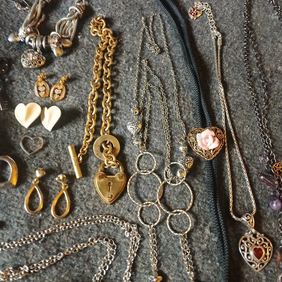 15 piece of Heart themed  jewelry lot - Picture 4 of 9
